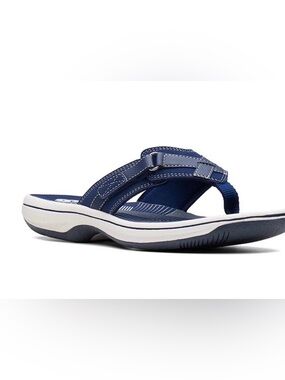 Clarks Cloudstepper women’s thong slip on sandals, size 7